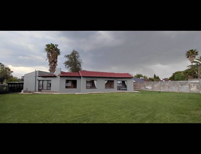 3 BEDROOM FREESTANDING TO LET IN ROODEKOP